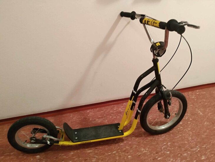 Prodám prodam kolobezku pro dospele nebo vetsi deti. Kola 16/12