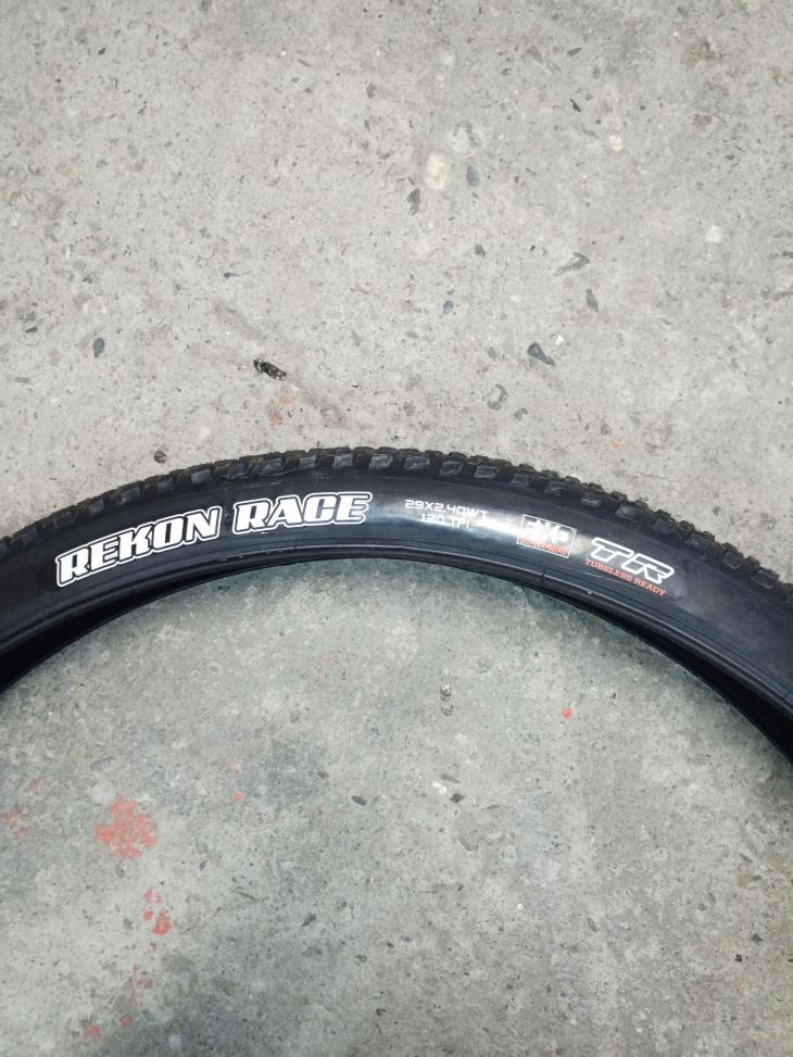 Prodám: Prodám nové pláště Maxxis Recon Race 2, 40 - bazar - Bike-forum.cz