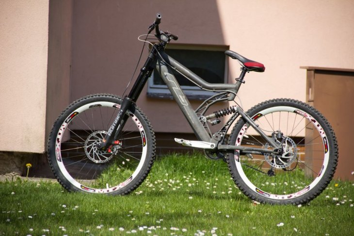 RB Monster DH Fotky Bike forum cz