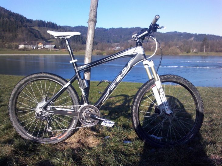 Felt q720 best sale mountain bike 2012
