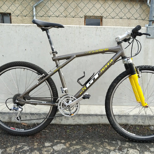 black specialised bike